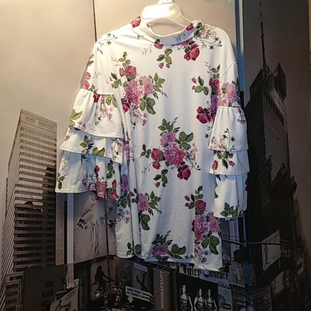 Floral ruffle-sleeve top